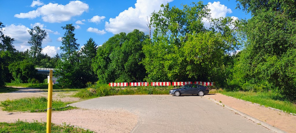 Koniec parkingu z barierkami